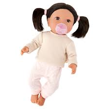 Muñeca Niña con Pelo Negro y Gorro Crema